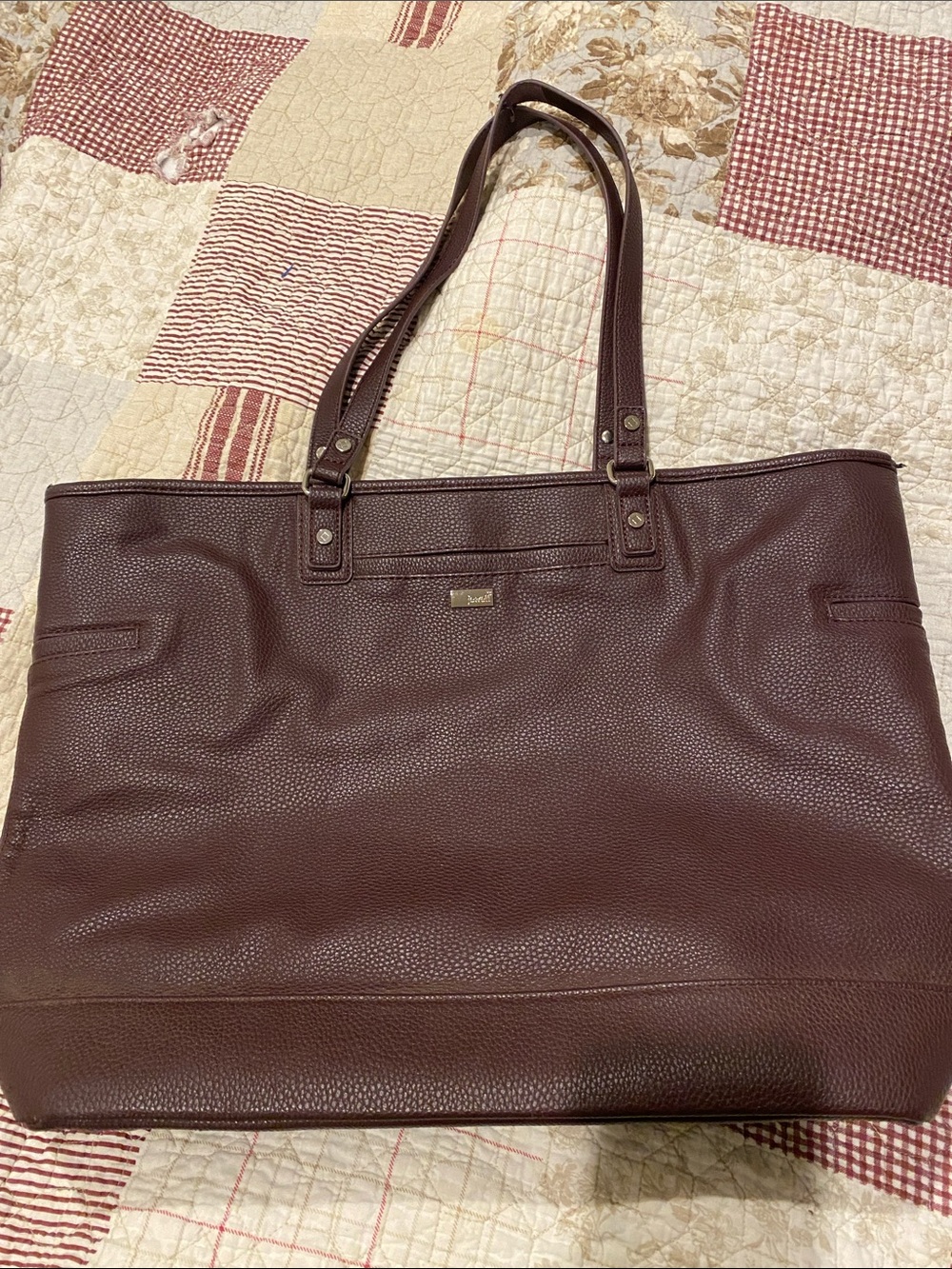 Ladies Pebbled Leather Shoulder Tote in Burgundy jewell by thirty one